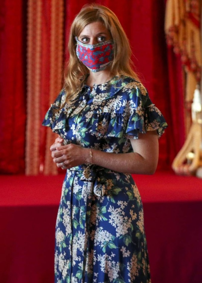 الأميرة بياتريس تزور معرض فستانها العتيق بقلعة وندسور