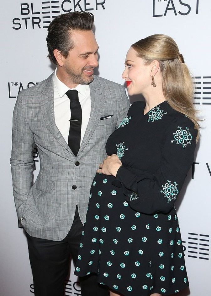 أماندا سيفريد و زوجها