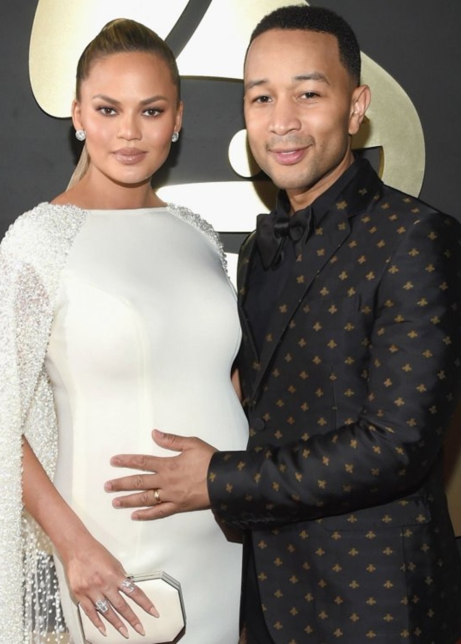  كريسي تيغن وجون ليجند 