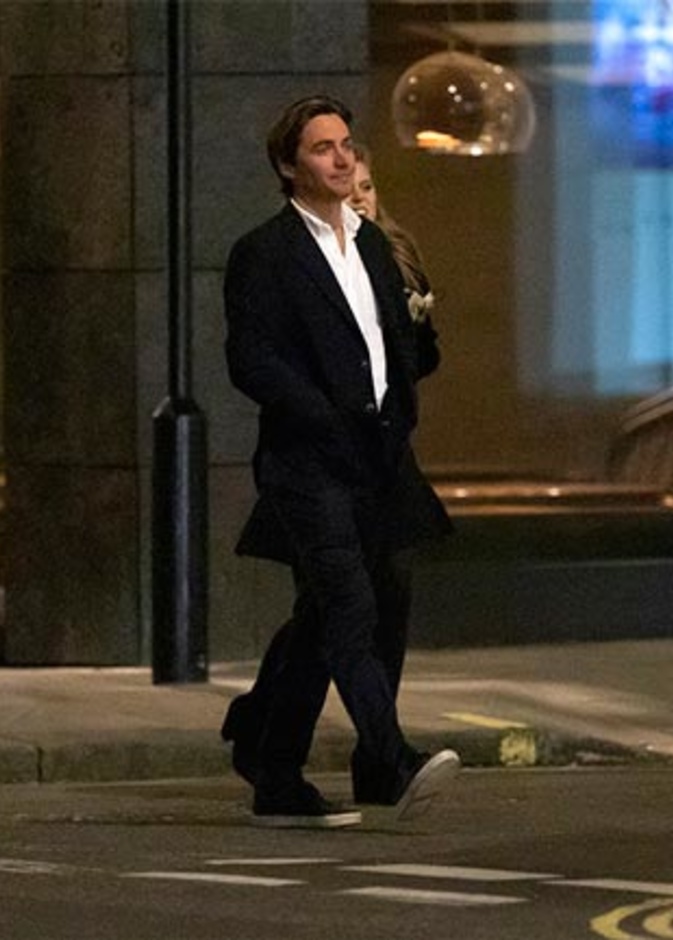 أحدث ظهور للأميرة بياتريس بصحبة زوجها في موعد مسائي في لندن