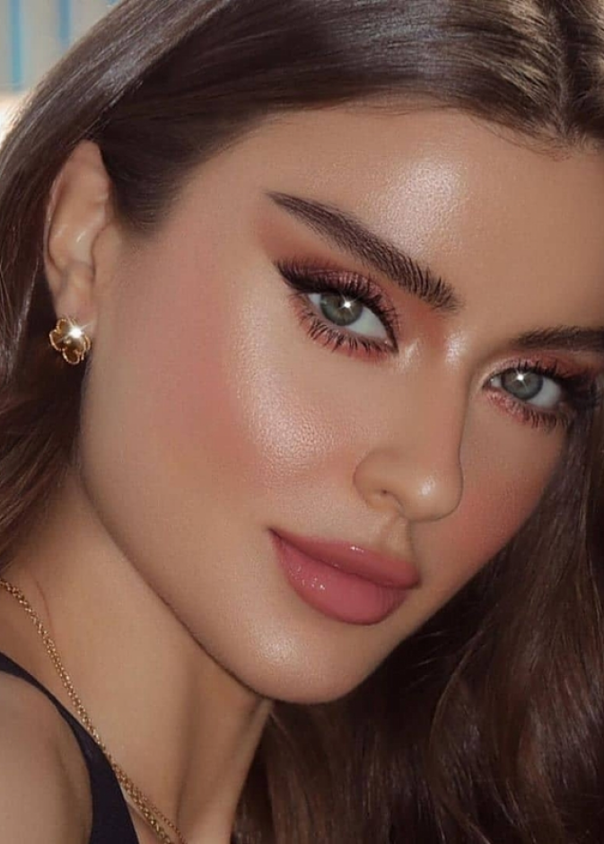 مكياج ناعم لإطلالة مختلفة وجذابة في خريف 2020 
