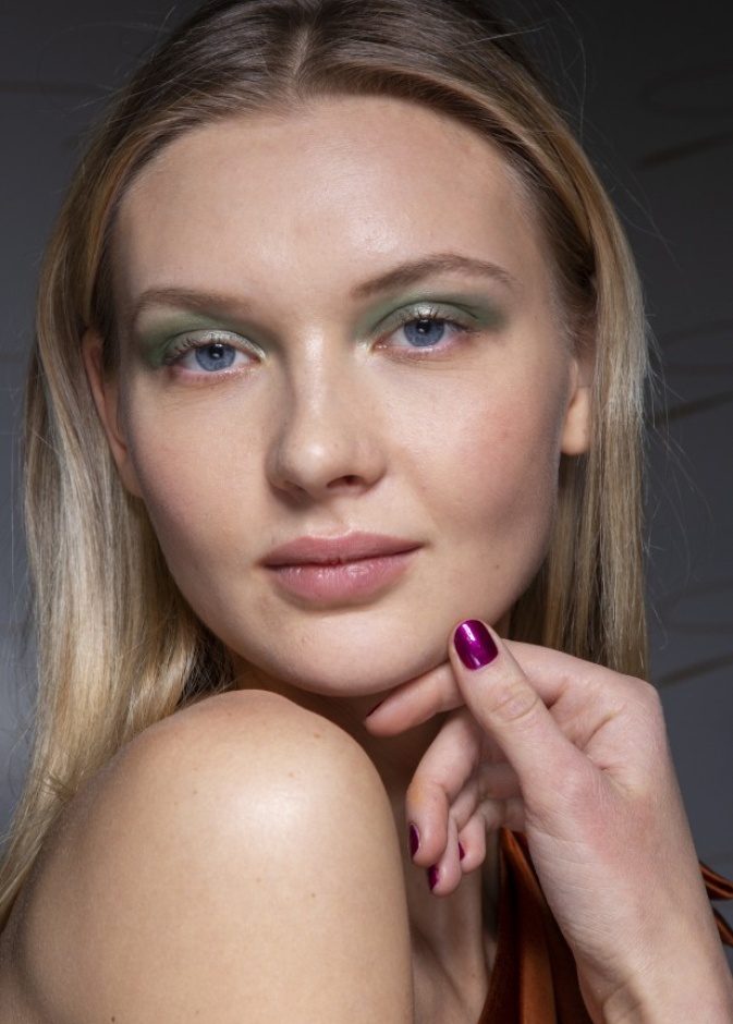 أبرز صيحات رسمات مكياج عيون ملون بأسلوب Genny