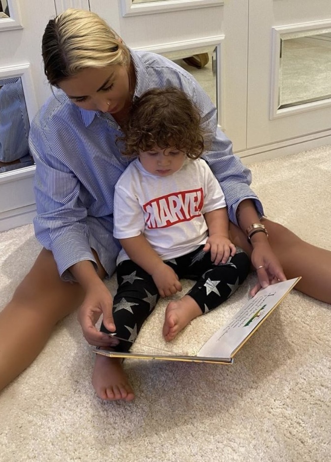 صورة لطيفة نشرتها جويل ماردينيان مع ابنها ناثان