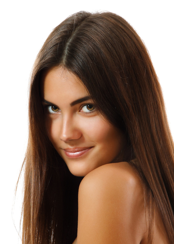 البشرة السمراء تحتاج الى الترطيب والتقشير لمنع جفافها