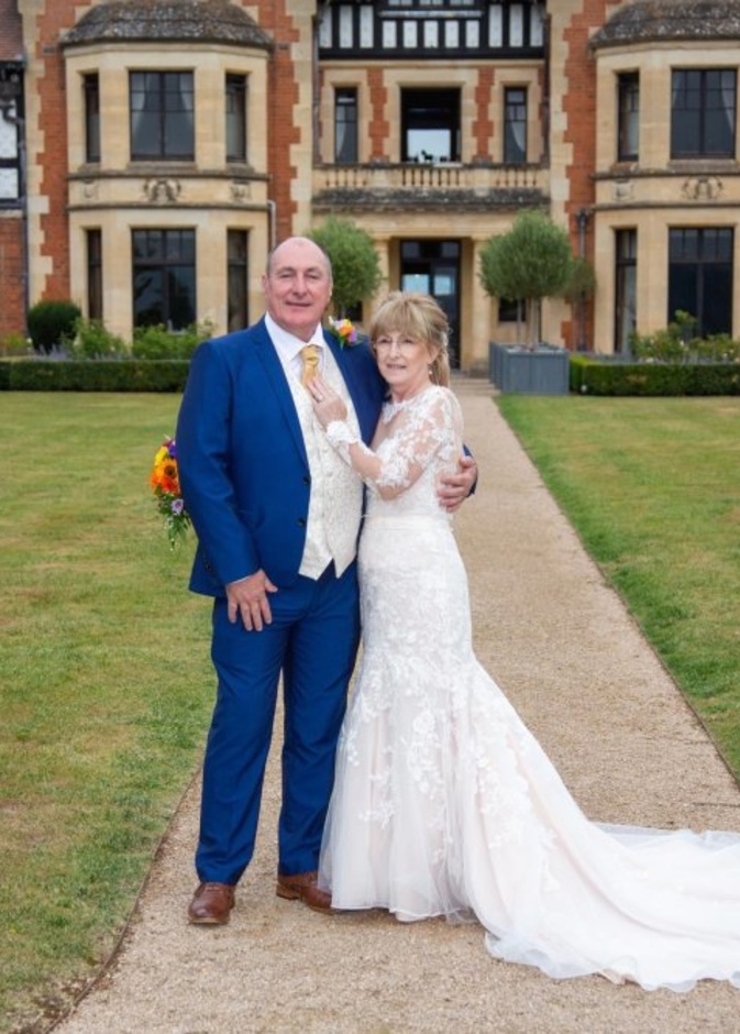 حفل زفاف عروس مصابة بالسرطان