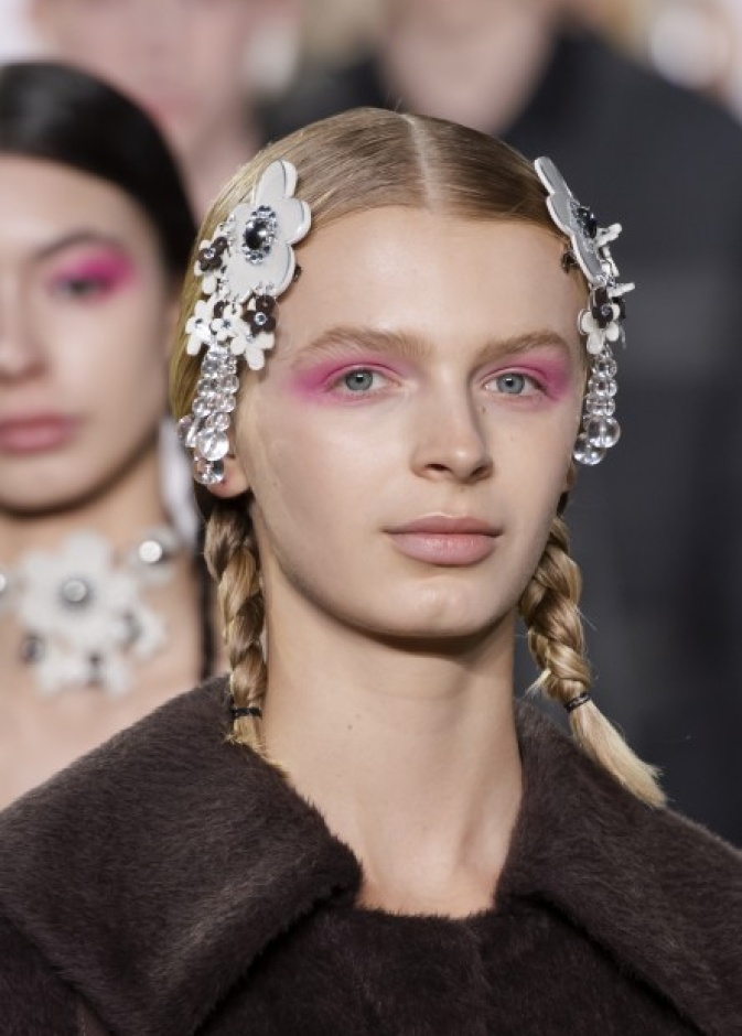 طريقة تطبيق المكياج الوردي بأسلوب Asian Fashion Collective