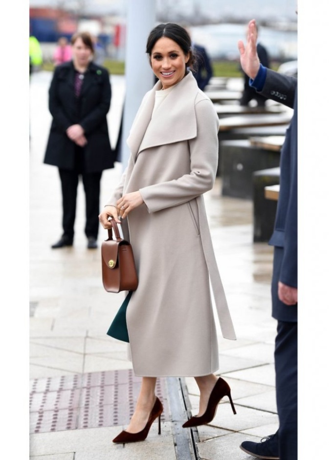 تعشق ميغان ماركل إعتماد المعطف البيج أو بألوان نيود حيادية
