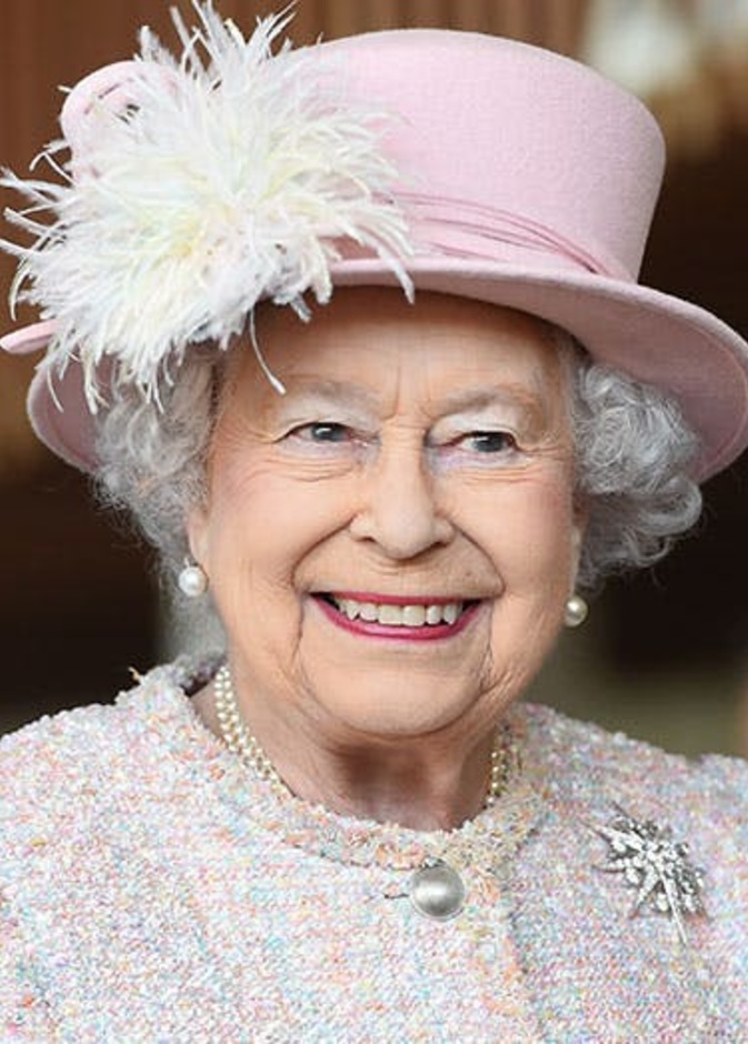 لأول مرة.. مرآة الملكة إليزابيث الخاصة في معرض بقلعة بالمورال