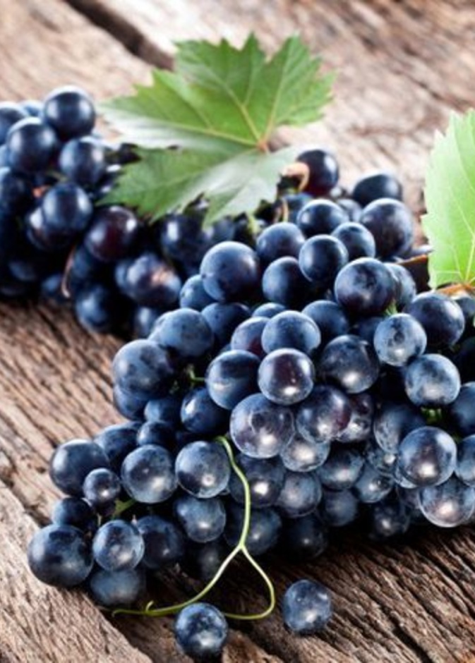 يمكن استخدام العنب لتفتيح البشرة والوجه طبيعيا