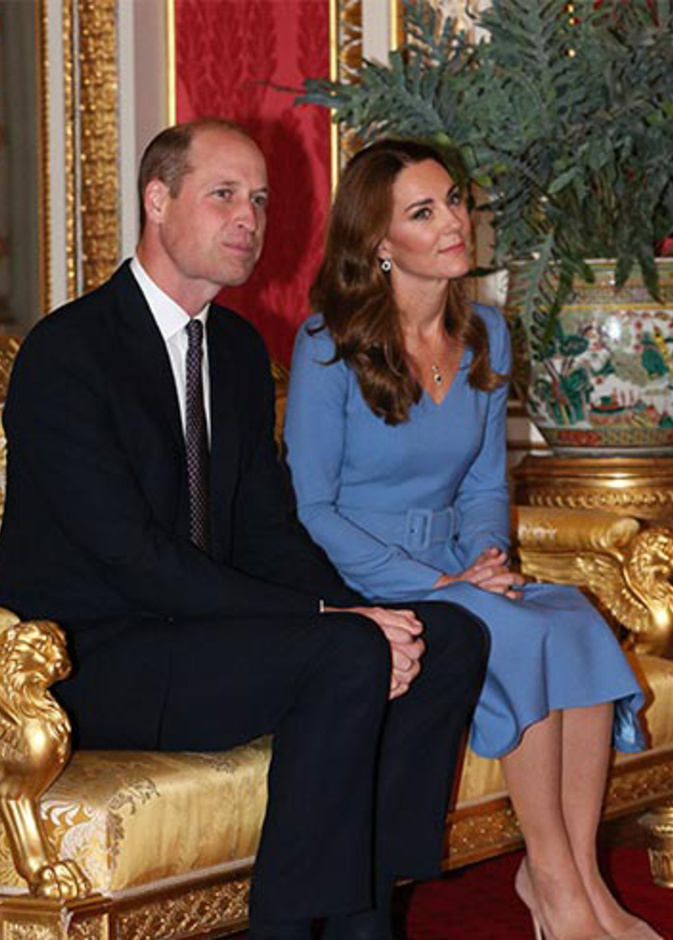 الأمير وليام ينوب عن الملكة في قصر باكنغهام