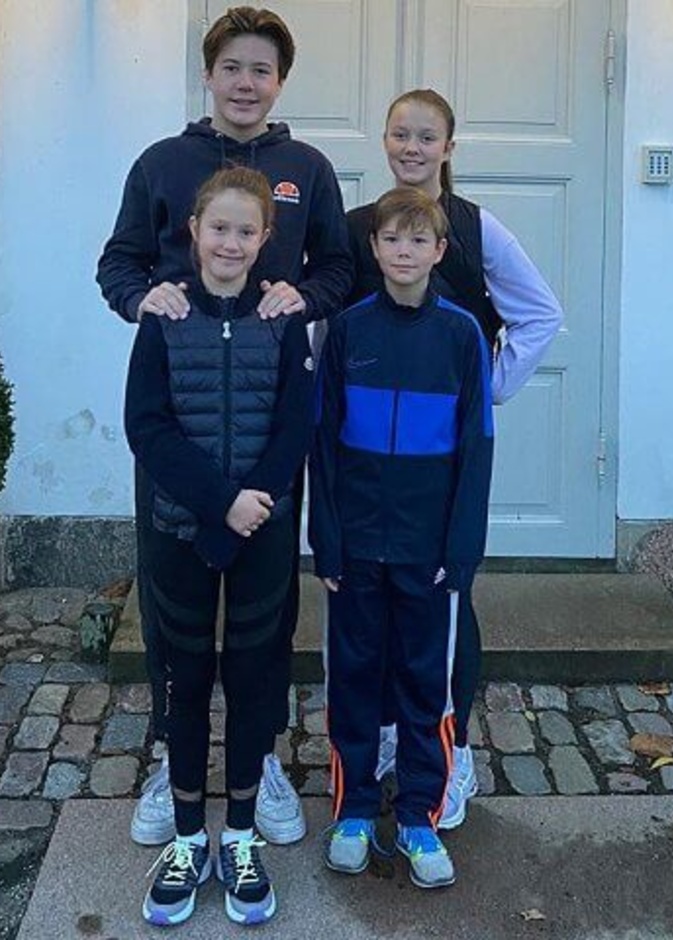 العائلة المالكة الدنماركية تشارك في اليوم الرياضي في مدرسة دنماركية