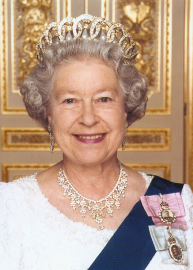 مجوهرات مزينة باللؤلؤ الحجر المفضل لسيدات العائلات الملكية