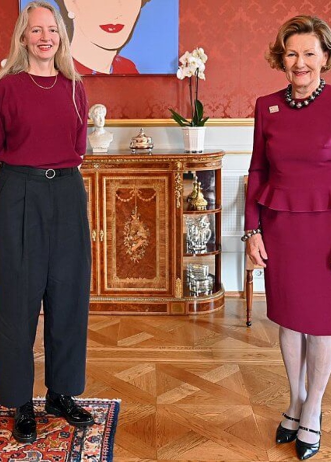 الملكة سونيا تسلم جائزتها للطباعة