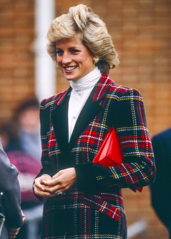 إطلالات أنيقة بالكاروهات لسيدات القصر الملكي البريطاني على مر السنين