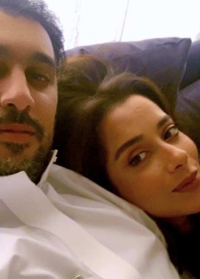 نشرت بلقيس فتحي صورة عفوية جديدة لها برفقة زوجها