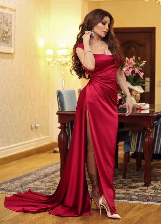 اطلالات انيقة باللون الاحمر الحريري مستوحاة من هيفاء وهبي