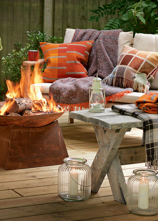 الأقمشة الشتوية لديكورات جلسات خارجية دافئة