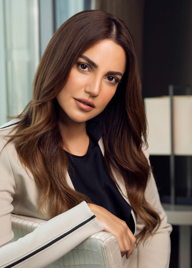 النجمة درة زروق في جلسة تصويرية خاصة بـArmani Beauty و"هي": أؤمن بالجماليات الكلاسيكية التي تتخطى حدود الزمان