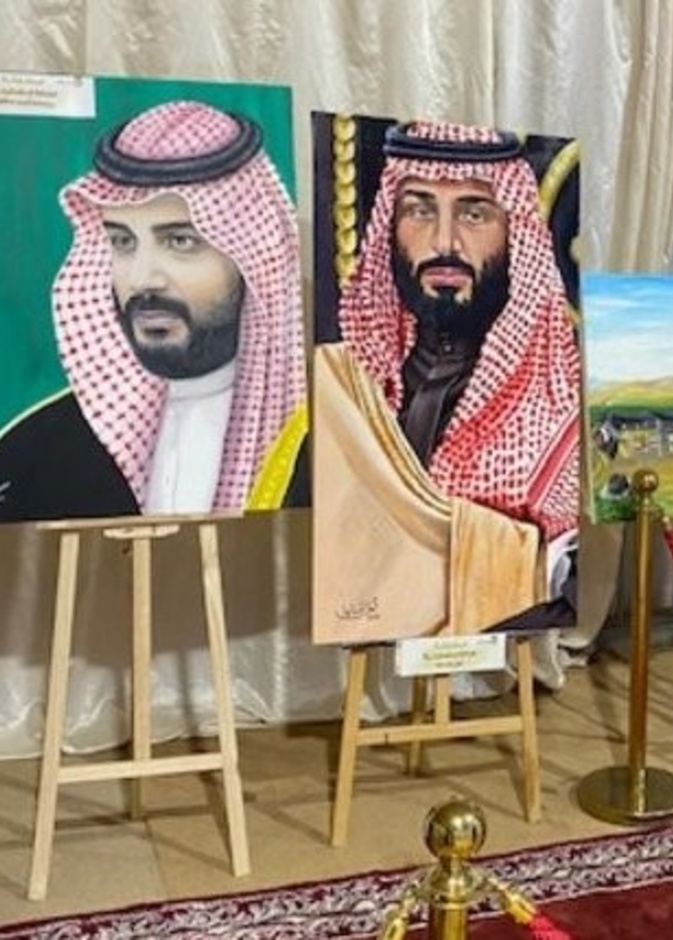  جانب من اللوحات التشكيلية في المعرض