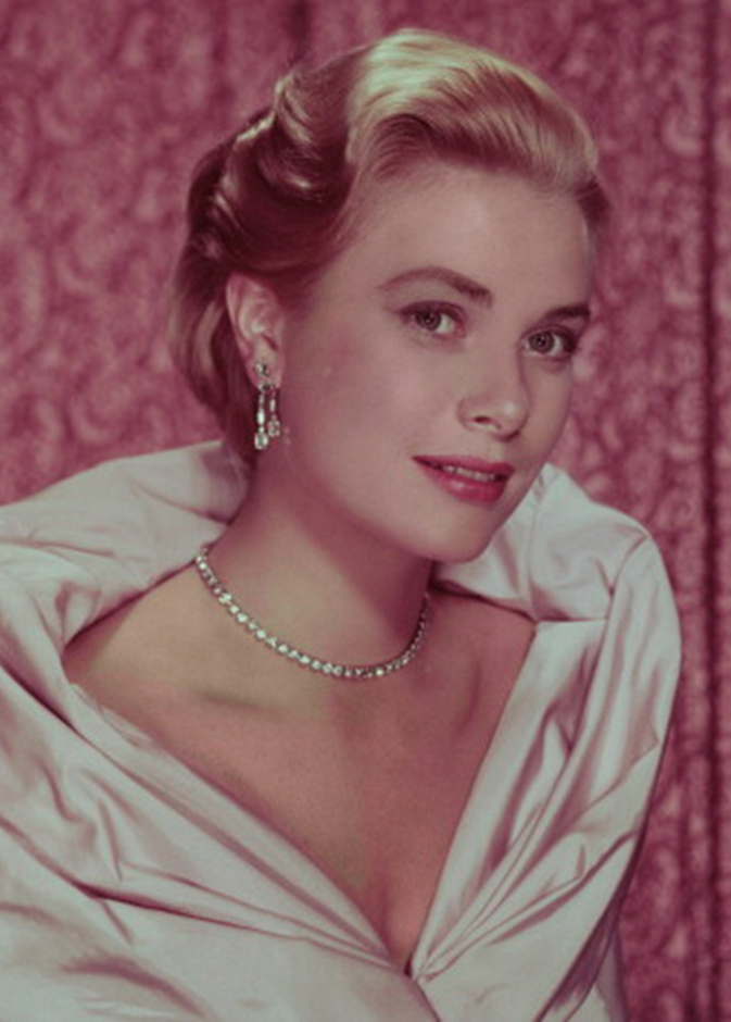 من غريس كيلي إلى ميغان ماركل.. أشهر سيدات القصور الملكية ذو الأصل الأمريكي