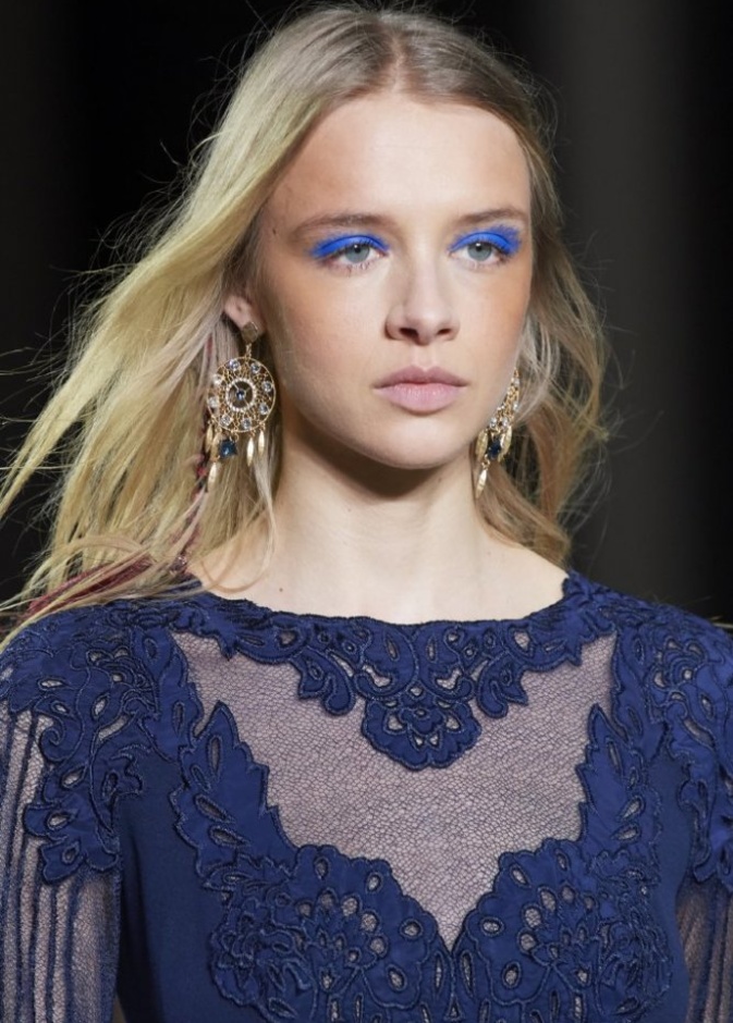  الوان ظلال عيون زرقاء وقوية لخريف 2020 من وحي Tadashi Shoji