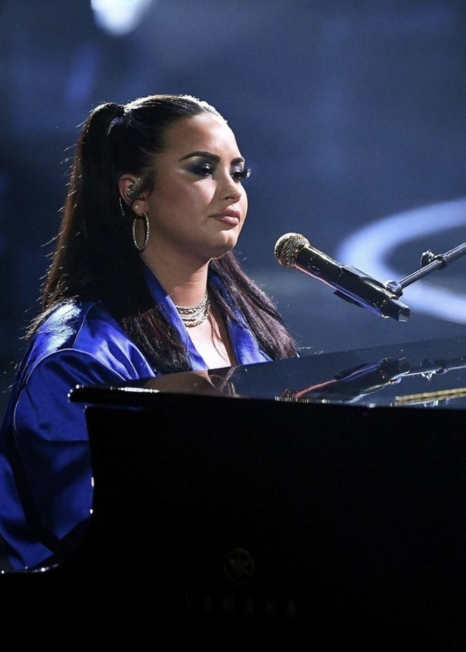 أداء ديمي لوفاتو لأغنيتها الجديدة في حفل Billboard Music Awards 2020