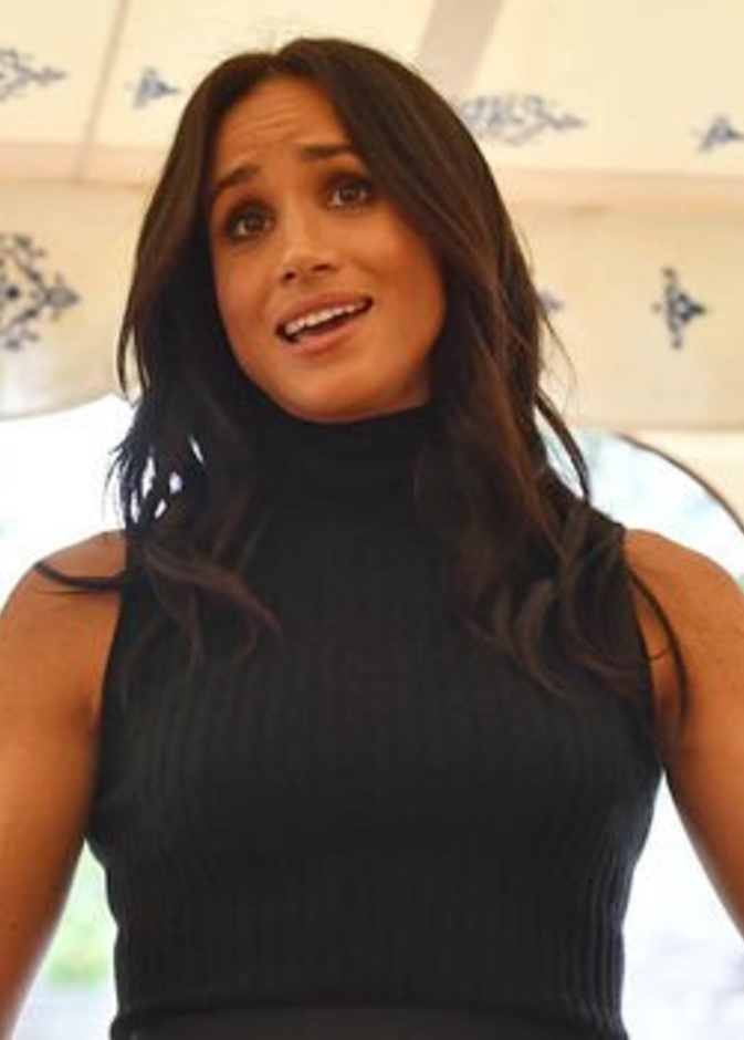 ميغان ماركل تدعم النسوية بشكل خفي عبر أزيائها