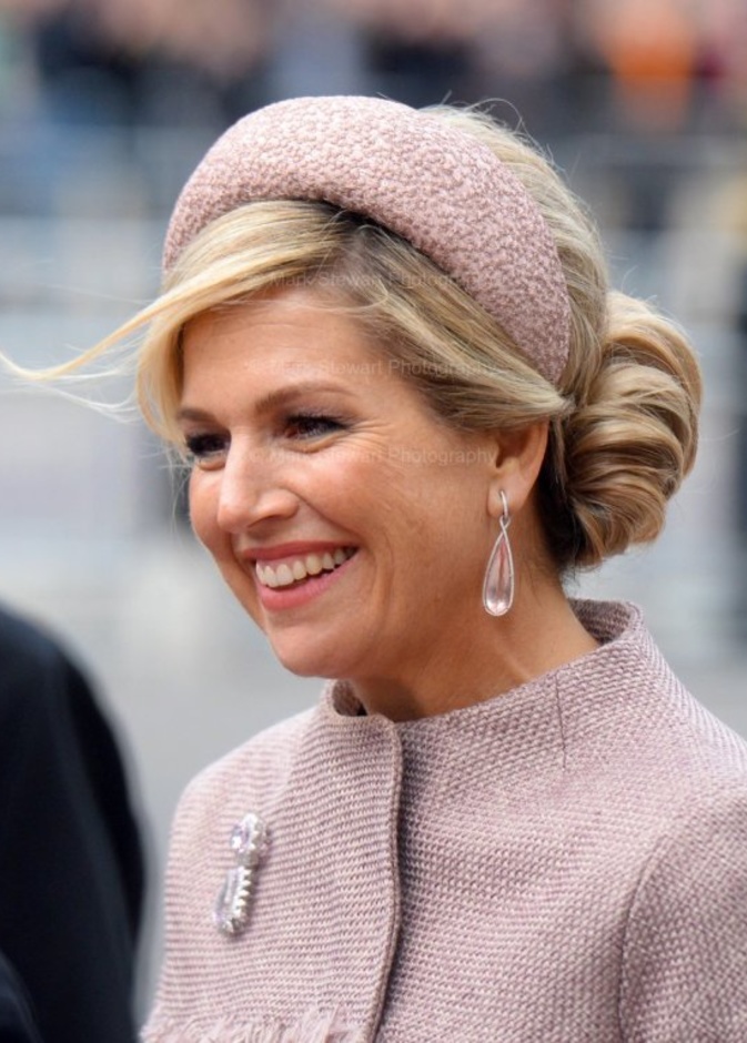  أجمل المجوهرات الملكية المزينة بالأحجار الكريمة باللون الوردي 