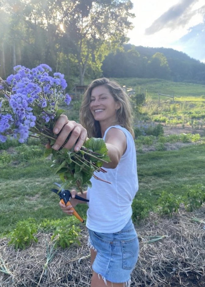 تشجع جيزيل متابعيها على اختيار الطعام الطبيعي للحفاظ على الصحة من خلال تجاربها الخاصة