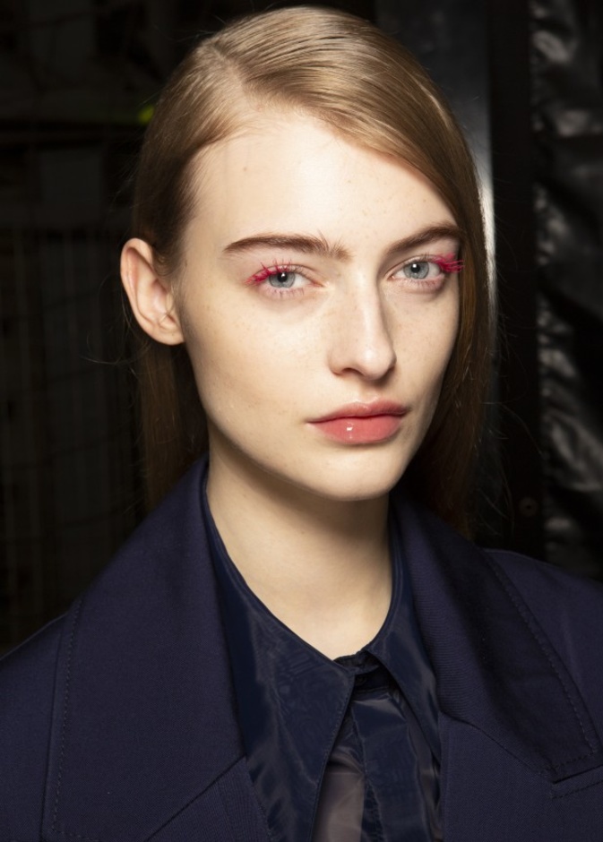 طرق لإدخال اللون الوردي إلى إطلالتك الجمالية بأسلوب  Off White