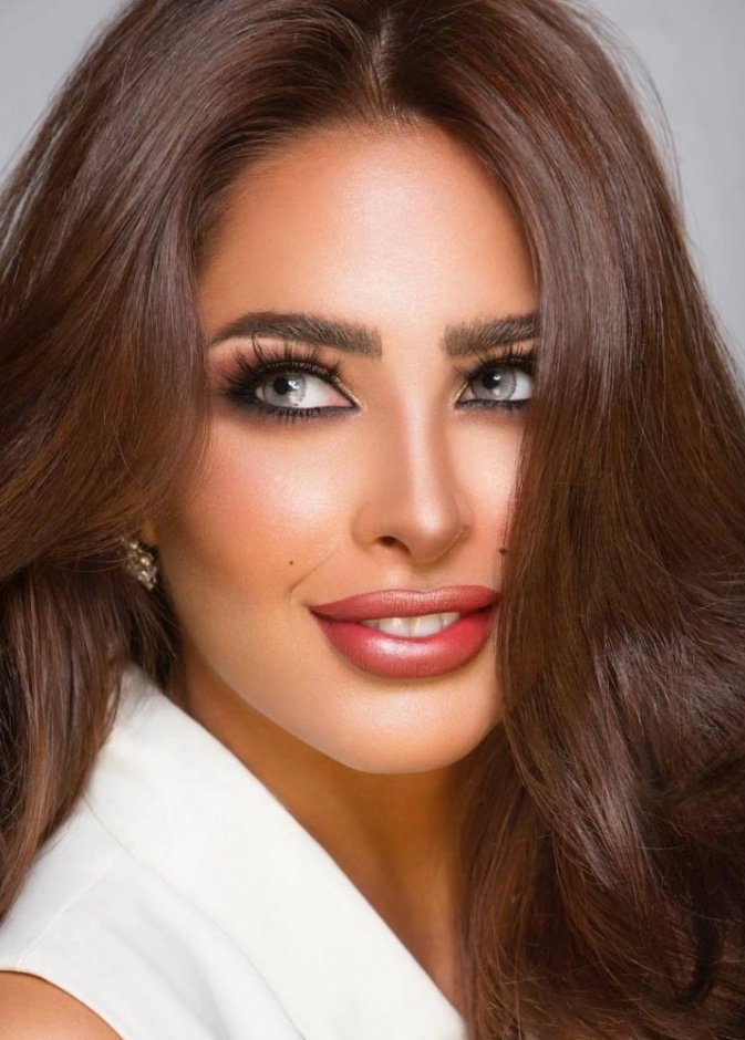  مكياج عصري ناعم يناسب صاحبات البشرة السمراء من وحي المدونة فوز الفهد