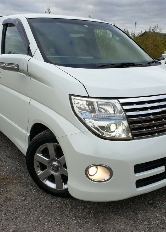  سيارات Elgrand Highway Star العائلية