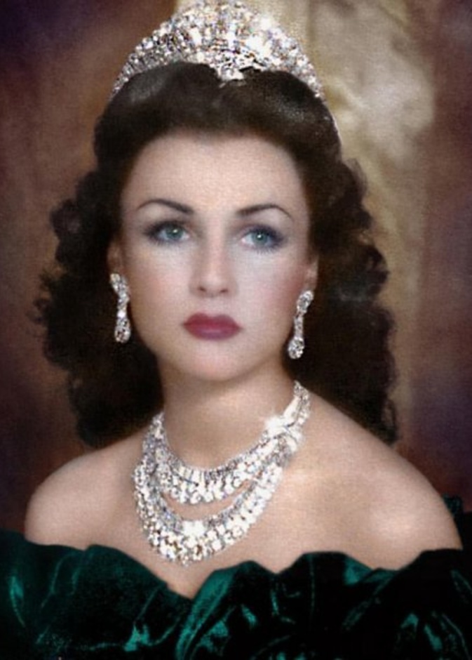 مجوهرات لا تنسى تزينت بها سيدات العائلة الملكية المصرية