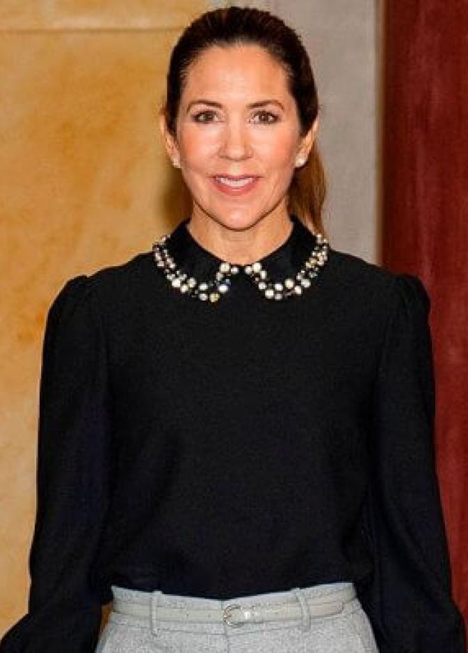 الأميرة ماري بإطلالة من Red Valentino