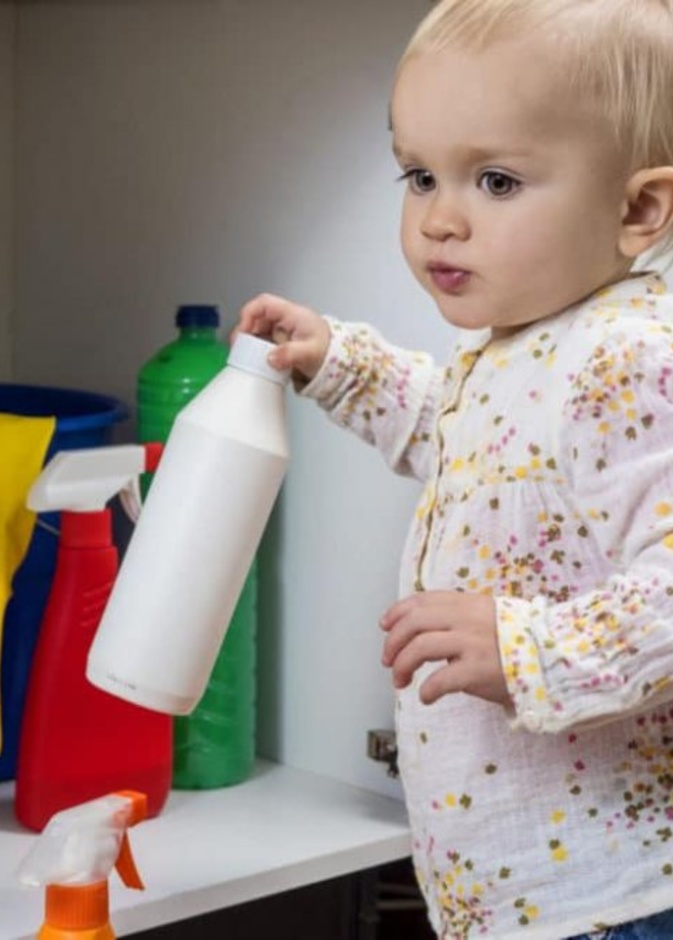 5 نصائح هامة لاسعاف الطفل اذا شرب كلور