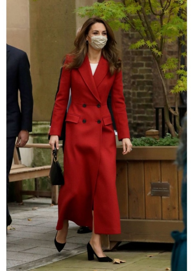  كيت بمعطف الكسندر ماكوين والأميرة ديانا بمعطف من تصميم Catherine Walker