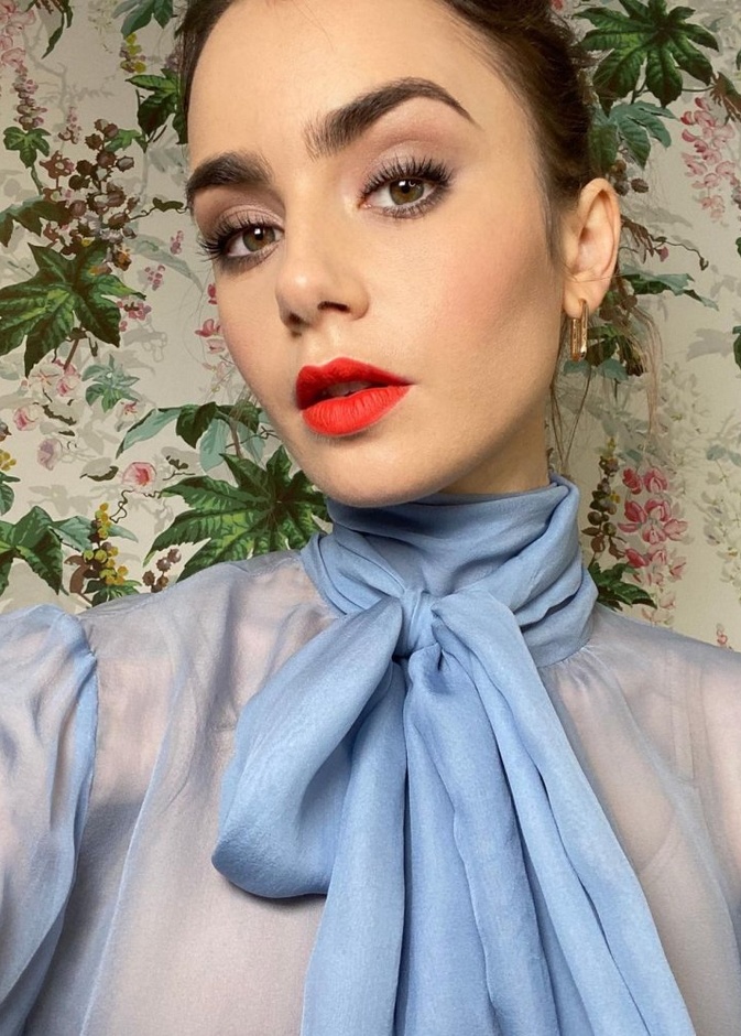 خطوات رسم الحواجب الكثيفة بأسلوب طبيعي على طريقة Lily Collins