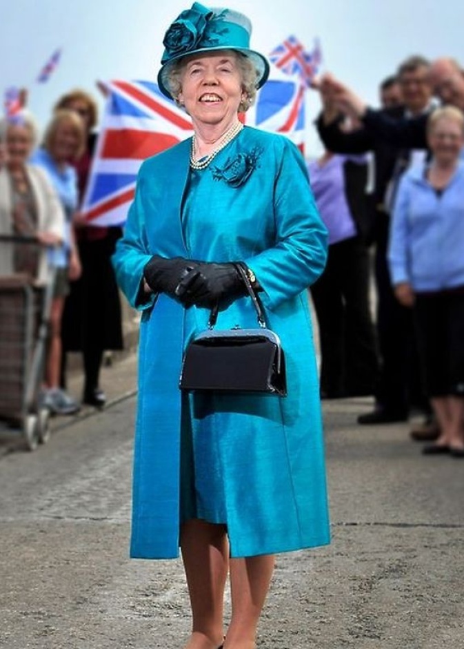 من هي إيلا سلاك التي عملت كبديلة لملكة بريطانيا لمدة 30 عاما؟ 