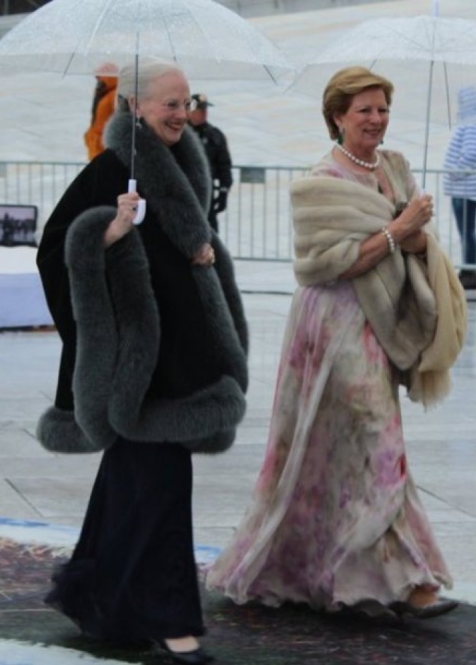 تحية الملكة رقميا عبر موقع العائلة المالكة