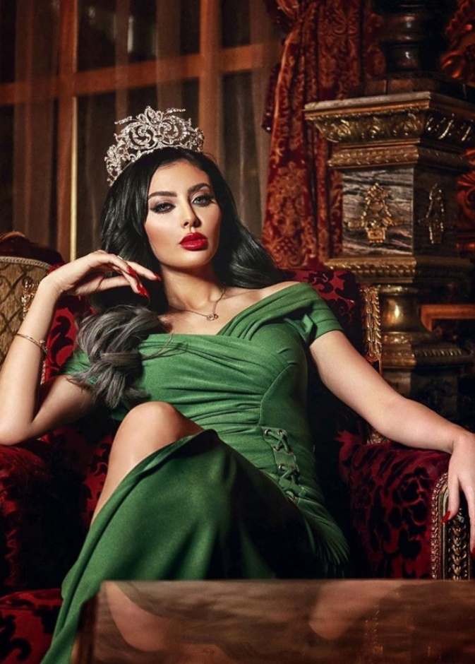  اطلالات مميزة باللون الاخضر الزيتي مستوحاة من مريم حسين