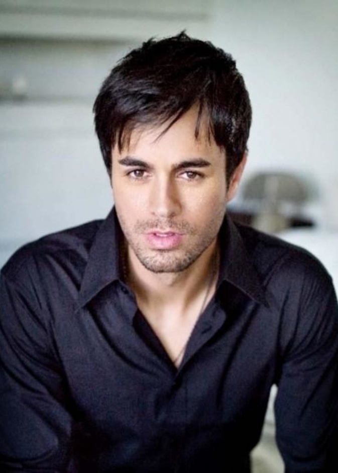 إنريكي إغليسياس يحصل على جائزة المطرب اللاتيني الأهم على مر العصور