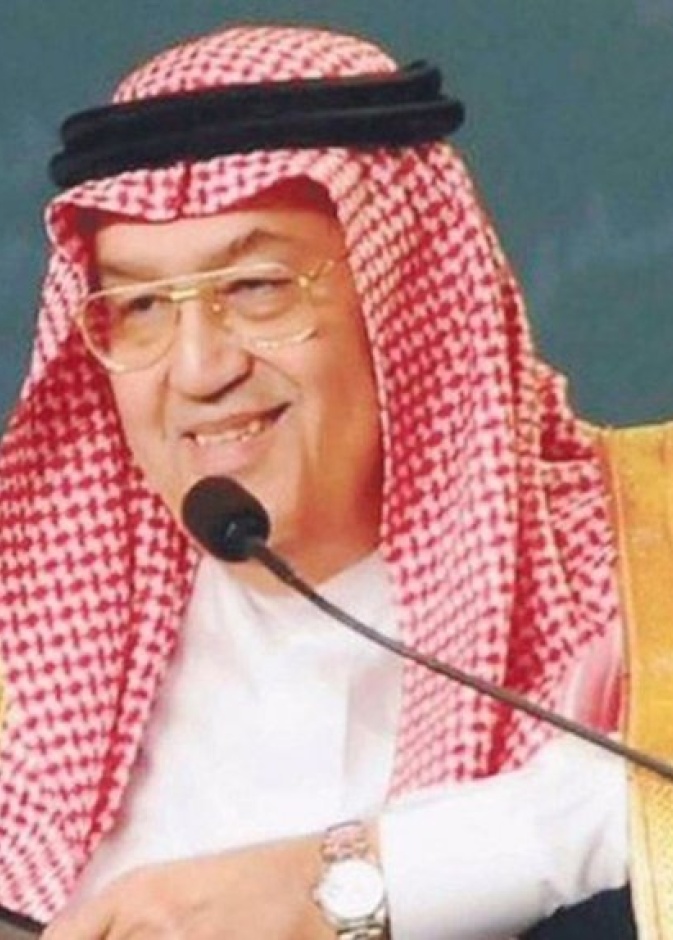 حقق الأديب الدبلوماسي السعودي غازي القصيبي العديد من الإنجازات حيث حاز على وسام الملك عبد العزيز وعدة أوسمة وألقاب عربية