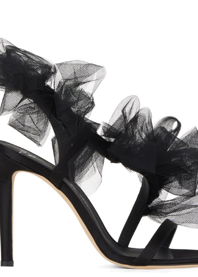  من أحذية جوسيبي زانوتي