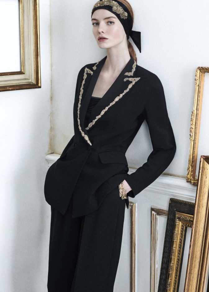 إطلاق مجموعة 2021 Resort MAX MARA