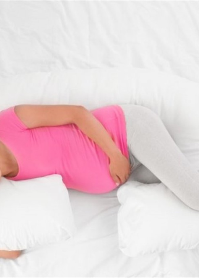 وضعية النوم الامثل للحامل في الشهر الرابع