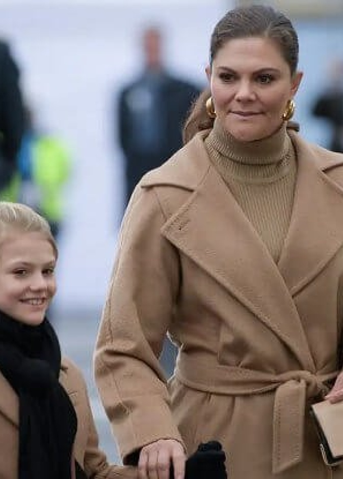 بعد إطلالة ولية عهد السويد وابنتها المتشابه.. ملكات وأميرات يتألقن بأزياء تشبه أمهاتهن