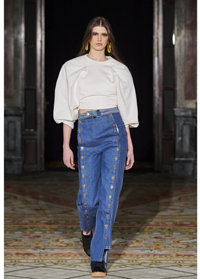 تنسيق البناطيل الجينز الواسعة ذات الخصر العالي من وحي Oxford Fashion