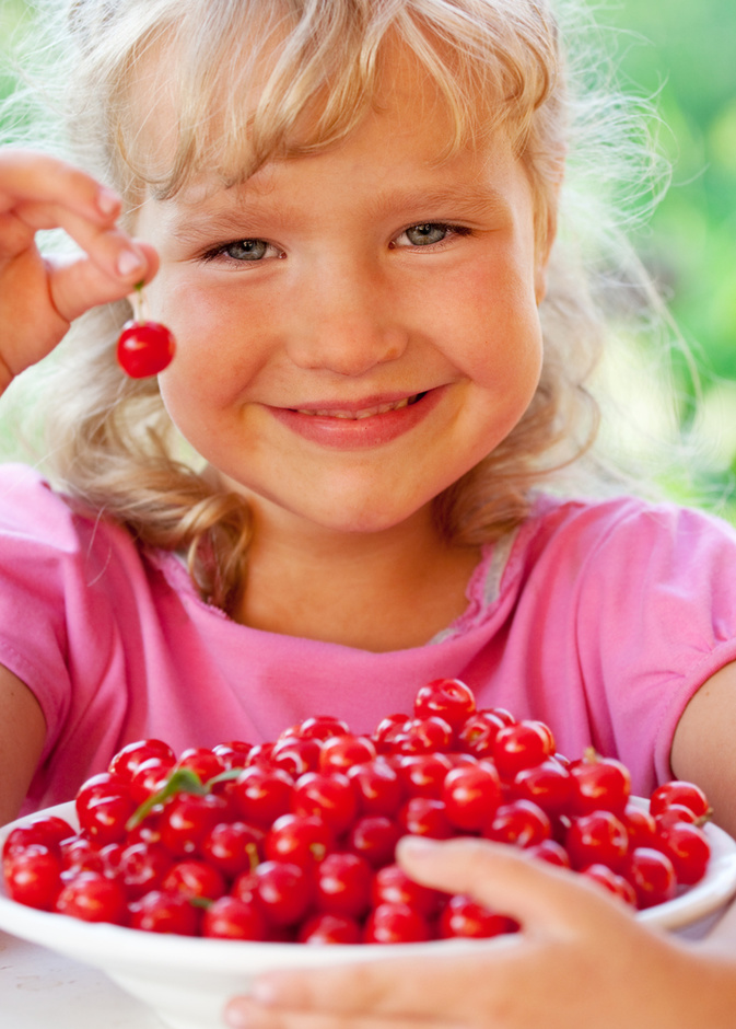  ما هي فوائد التوت الاحمر للاطفال