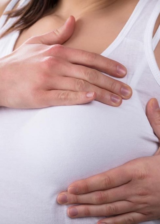 الطريقة الصحيحة للكشف الذاتي عن سرطان الثدي