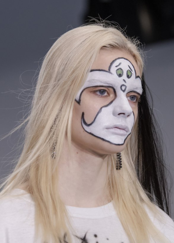  تطبيق رسمات مكياج غريبة مع البشرة البيضاء بمناسبة هالوين 2020